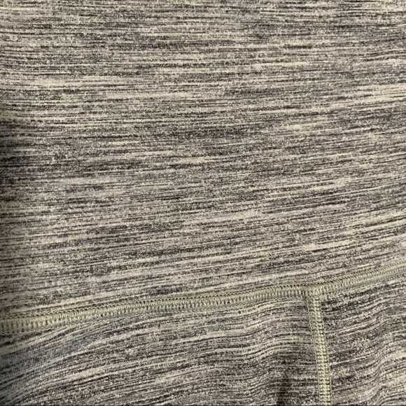 Lululemon Athletica Gray Black High Rise Crop Capri Leggings Size 4 - Picture 2 of 3